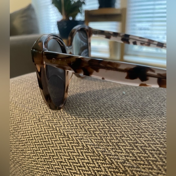 Pink Tortoise Sunglasses - Picture 4 of 5